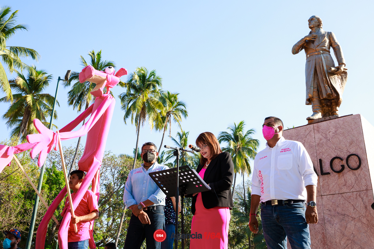Claudia Yáñez Centeno, candidata a la gubernatura del Estado de Colima por Fuerza por México, habló de detener el saqueo por aquellos que han gobernado Colima.