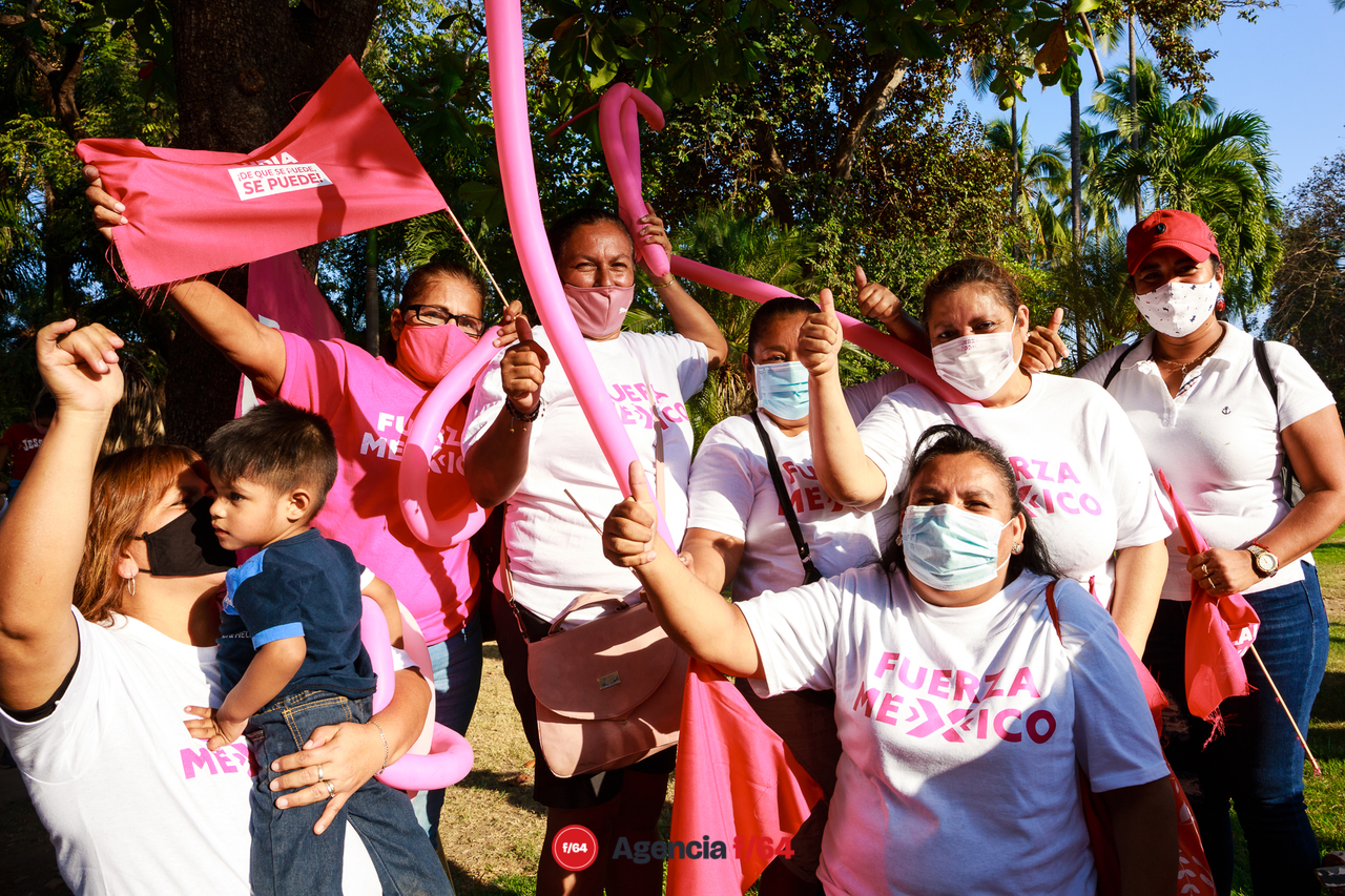 Simpatizantes de Fuerza por México.