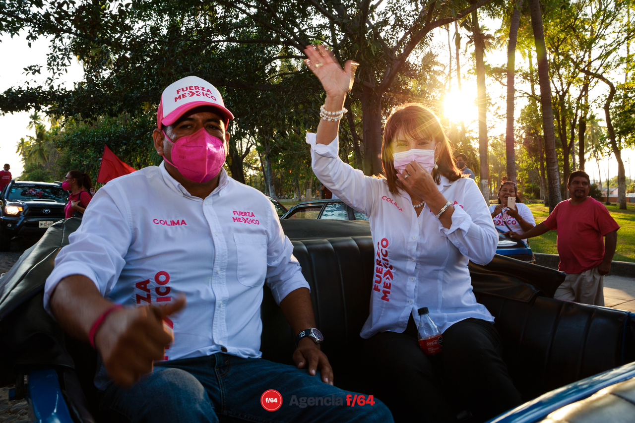 Preparándose para comenzar la caravana con simpatizantes.