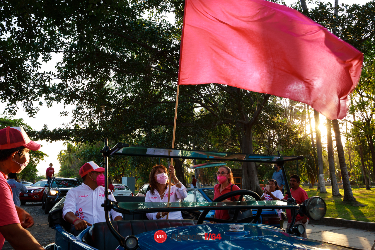 Preparándose para comenzar la caravana con simpatizantes.