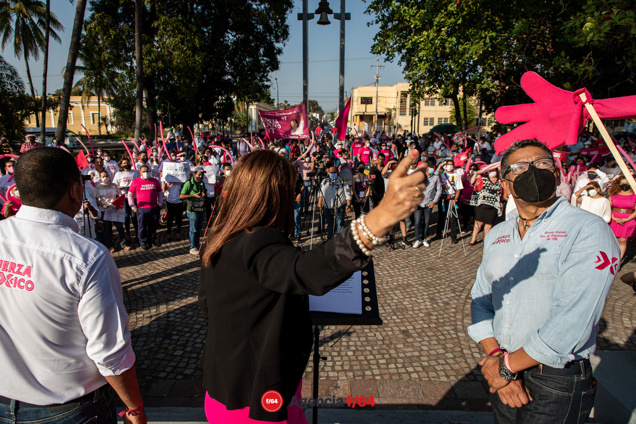 Simpatizantes de Fuerza por México.