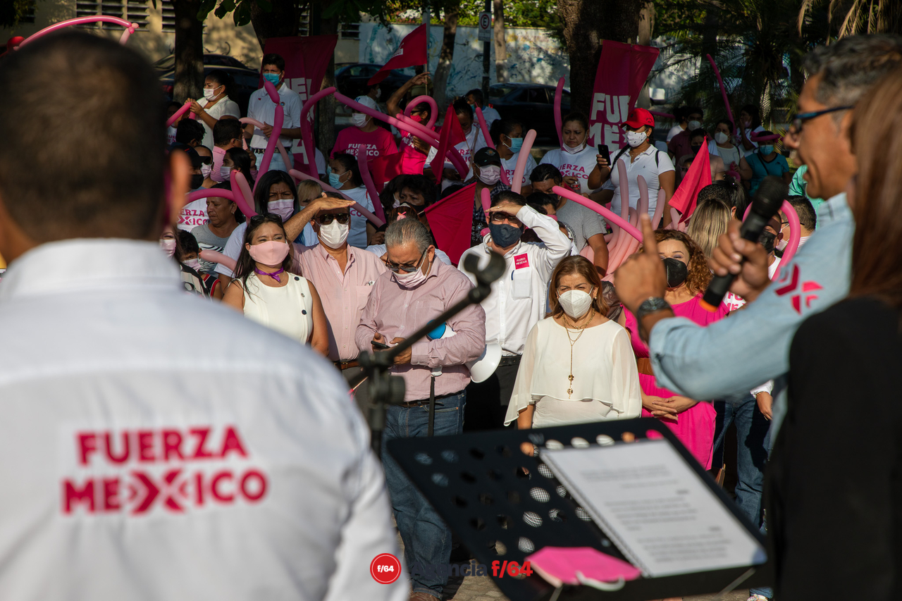 Simpatizantes de Fuerza por México.