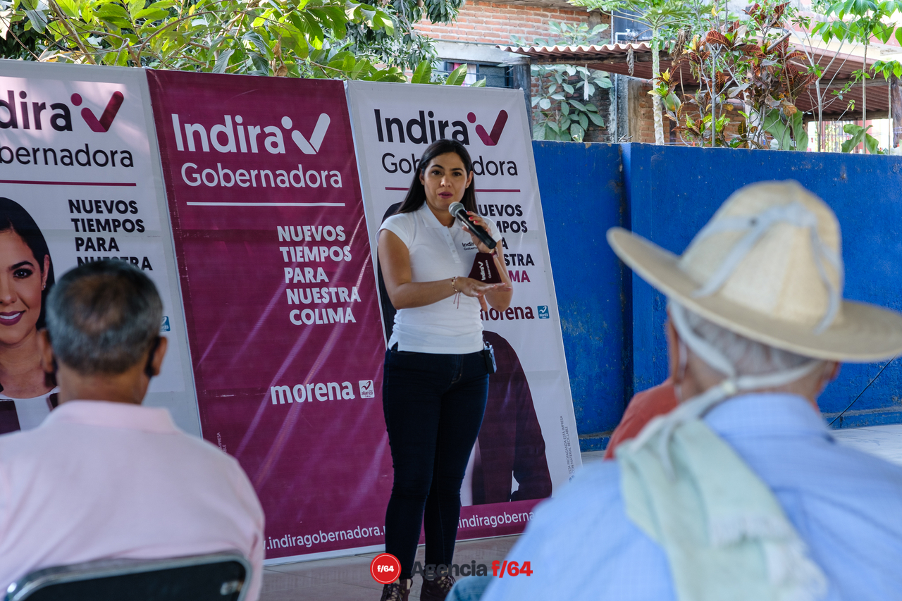 Indira Vizcaíno realiza recorrido por comunidades Manzanillo