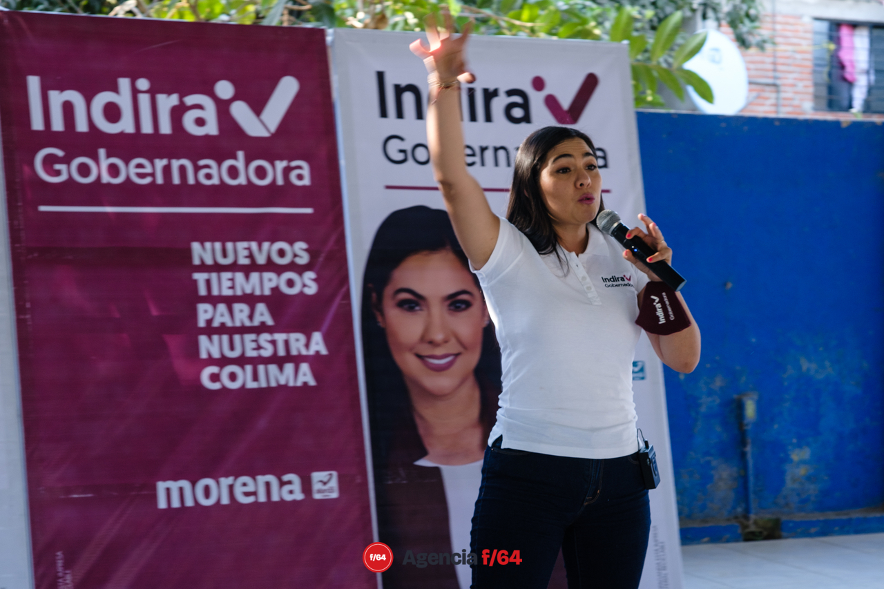 Indira Vizcaíno, candidata a la gubernatura de Colima por MORENA, de vista en Jalipa, Manzanillo.