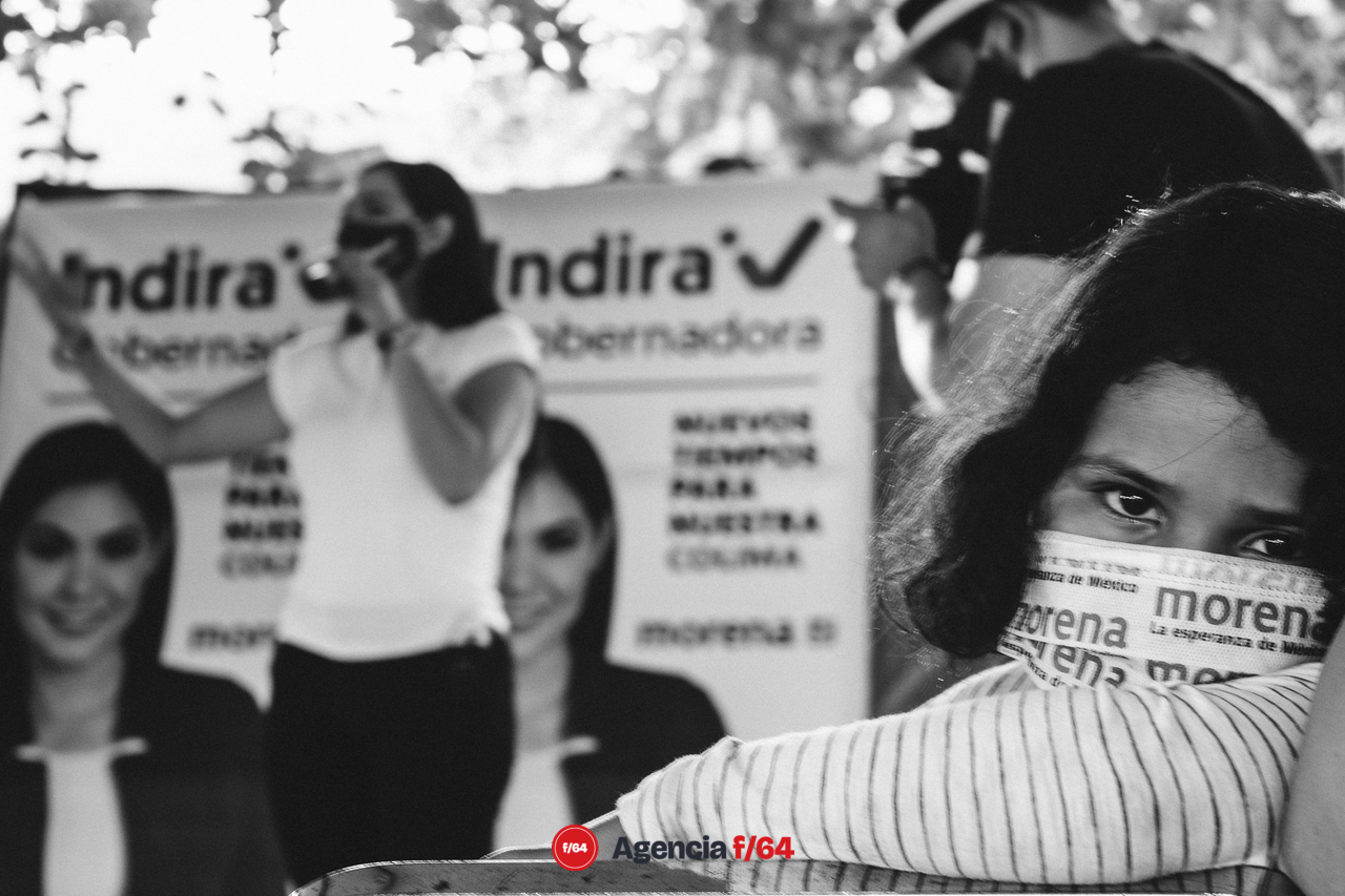 Indira Vizcaíno, candidata a la gubernatura de Colima por MORENA, de vista en Jalipa, Manzanillo.