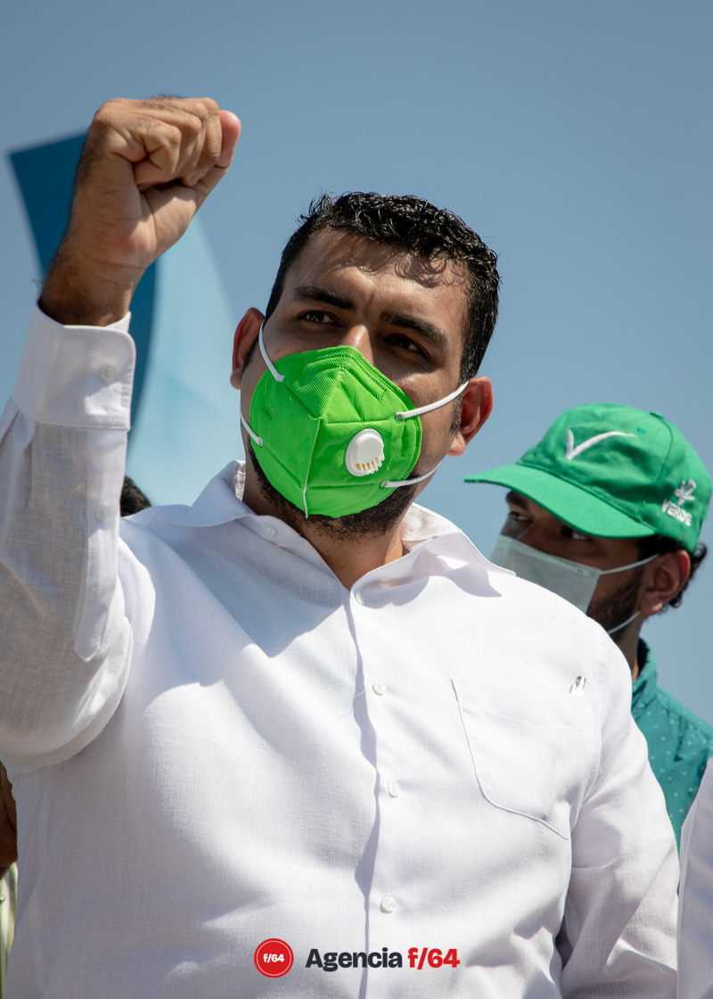Rafael Mendoza mostrando su apoyo a Virgilio Mendoza Amezcua.