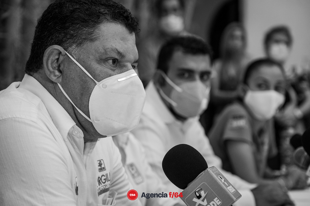 Virgilio Mendoza y el PVEM
Virgilio Mendoza, candidato a la gubernatura del Estado, Rafa Mendoza y Gaby Benavides, dirigente estatal del Partido Verde.