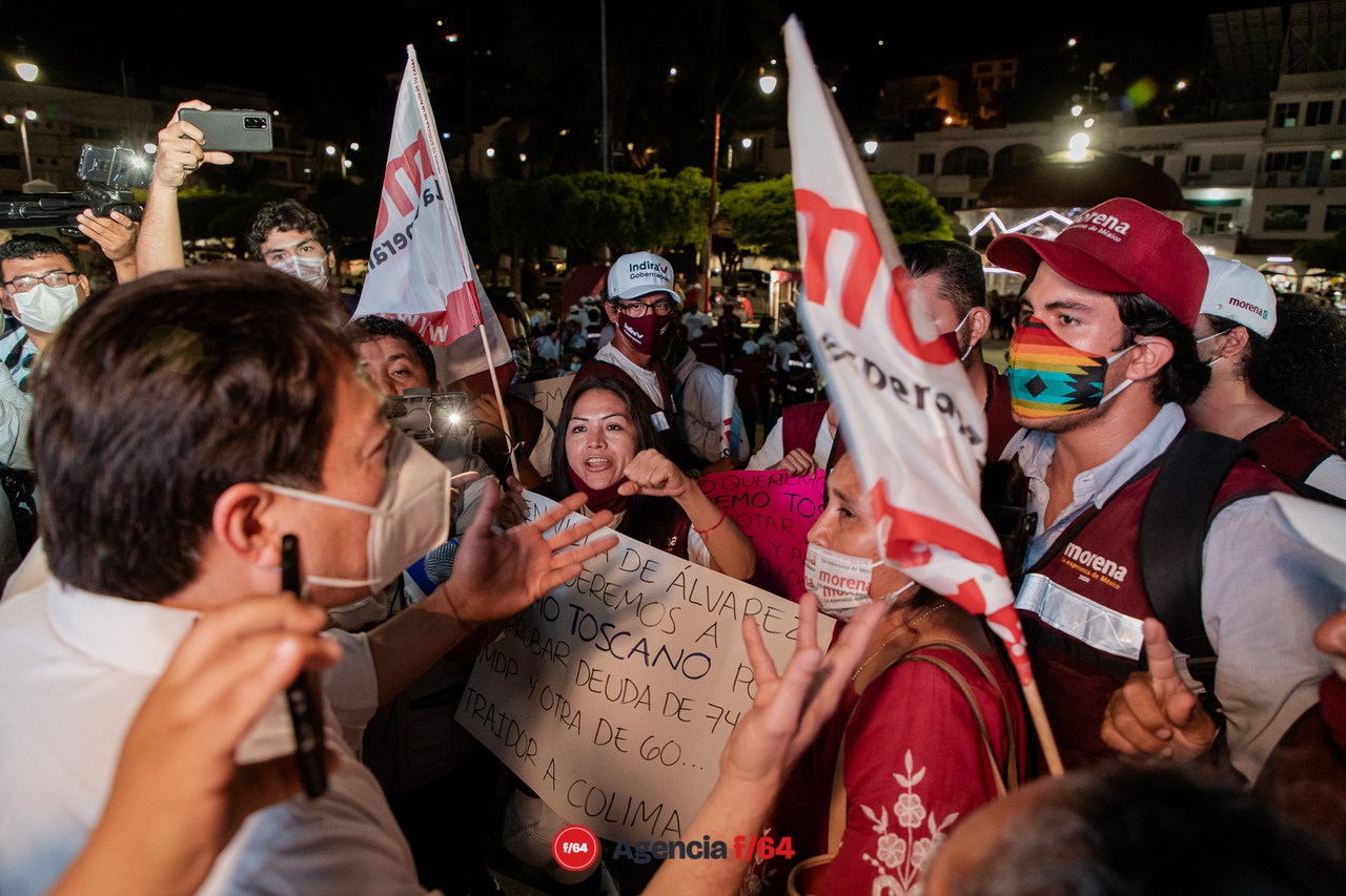 Algunos militantes del Partido MORENA expresaron, al termino del evento, su rechazo al Diputado Local Memo Toscano. Con pancartas en mano gritaban y reclamaban a Dirigente Nacional Mario Delgado la presencia de Toscano en el Partido MORENA. 