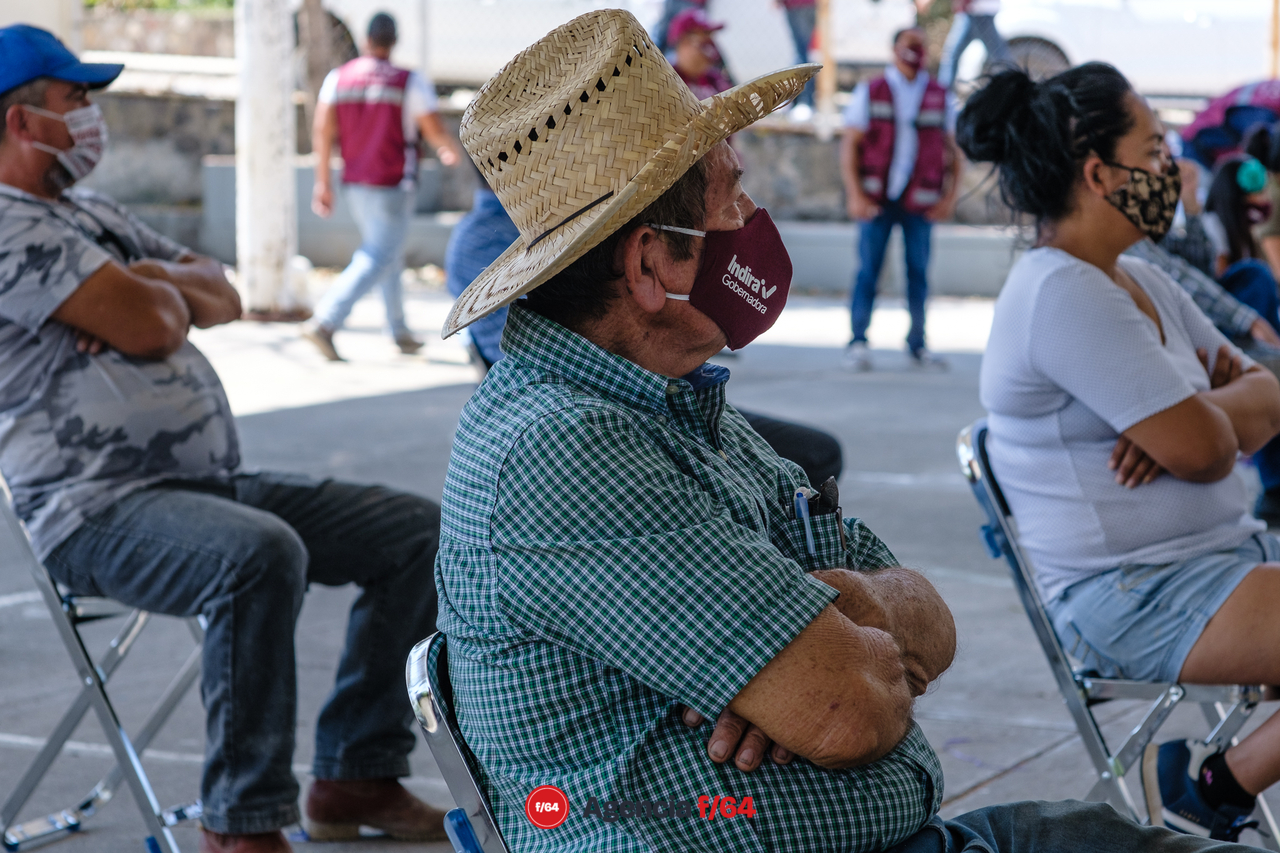 Vecinos de Tinajas.