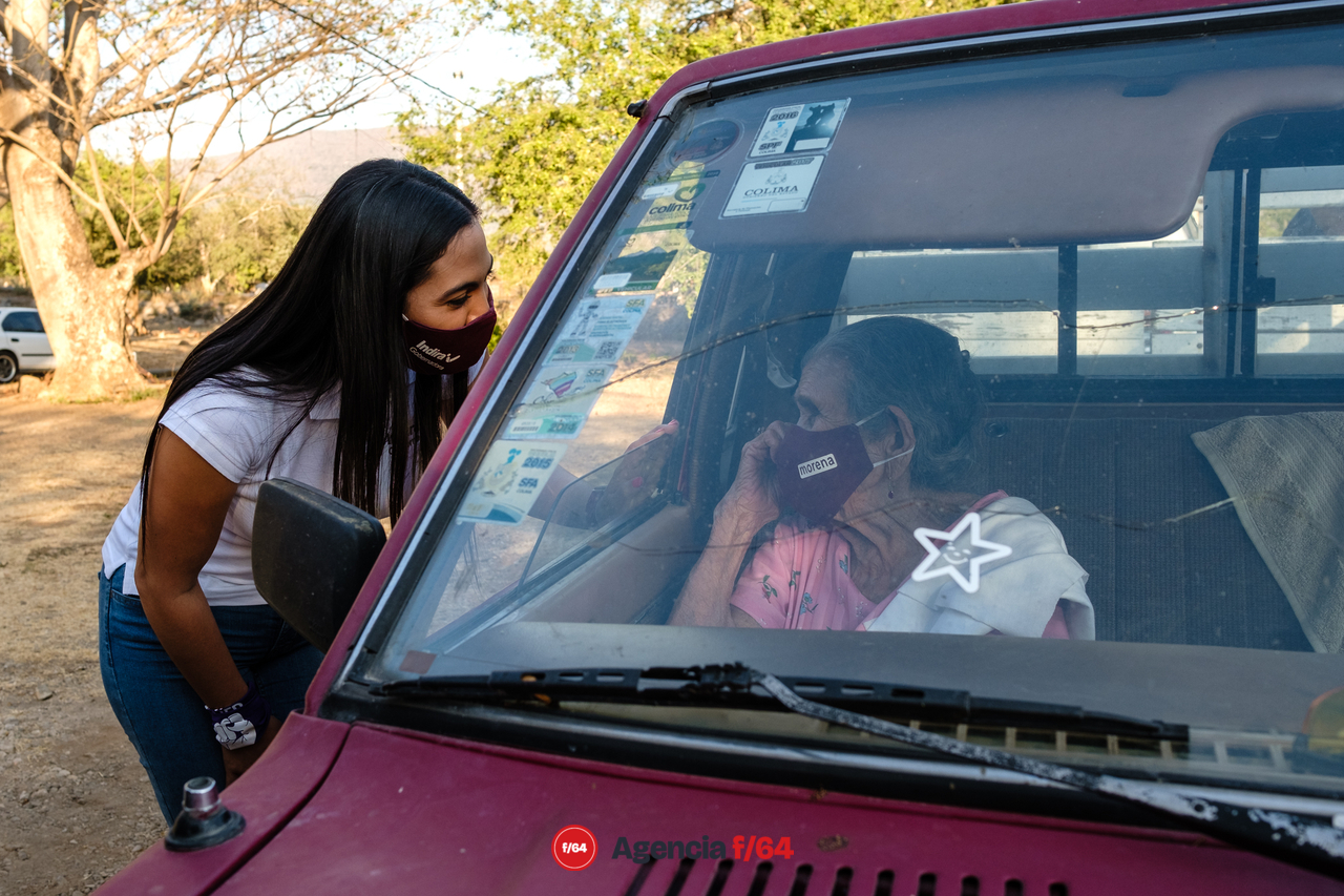 En Trapichillos llegó una señora de 90 años con la intención de conocer a la candidata, aún y cuando no pudo bajar de la camioneta.