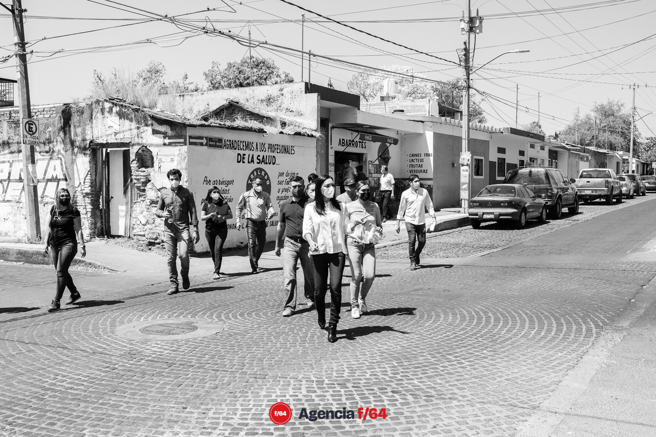 Mely Romero recorre el centro de Villa de Álvarez