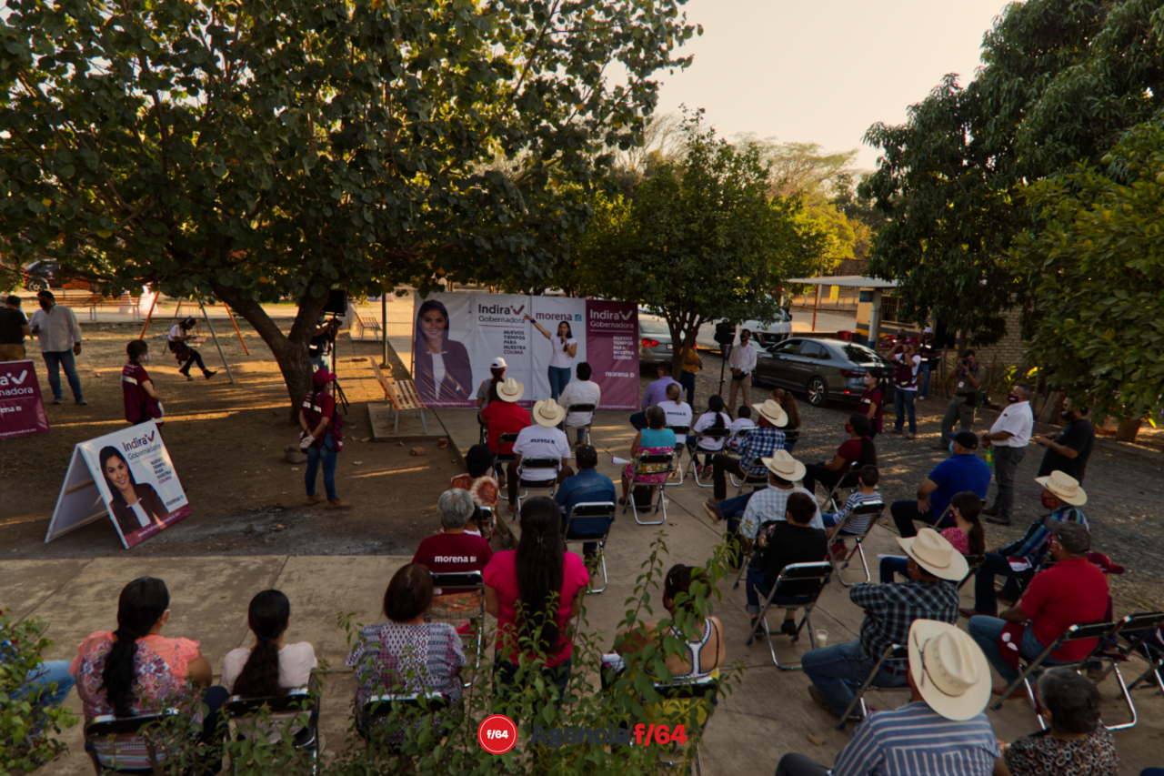 Con habitantes de la comunidad de El Bordo.