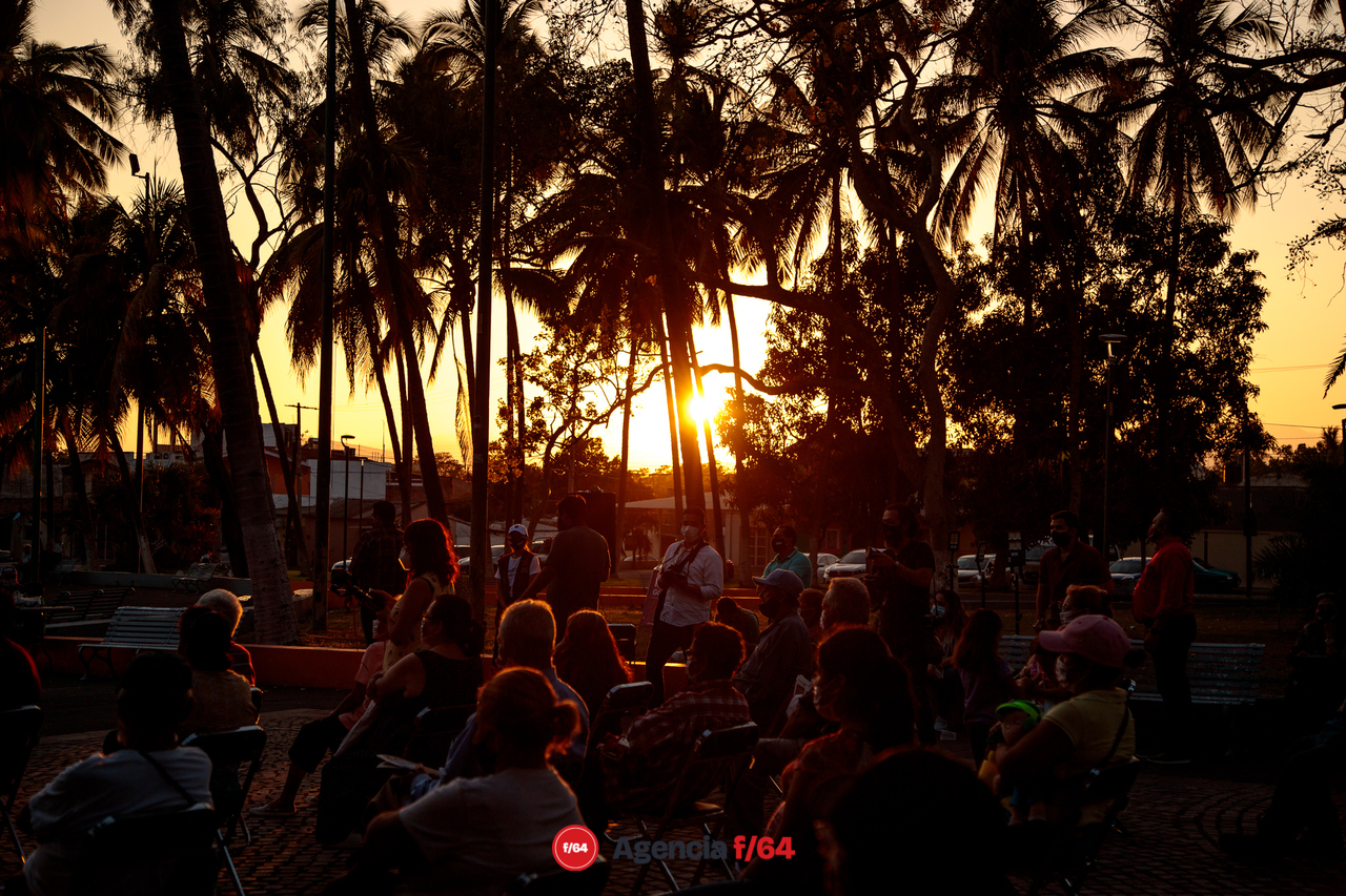 Atardecer durante mitin de la candidata de MORENA en el Parque Hidalgo.