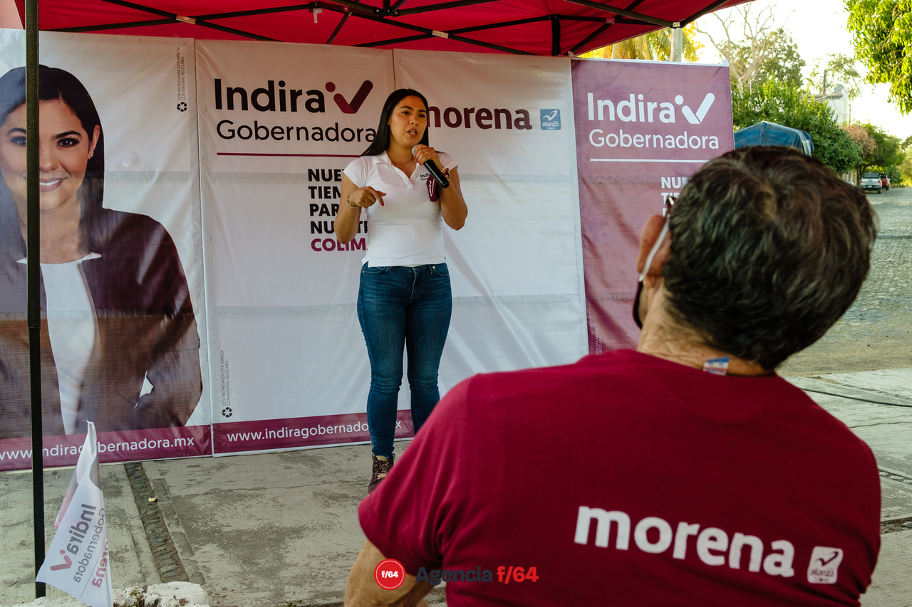 Indira Vizcaíno Silva, candidata de MORENA para la gubernatura del Estado de Colima en el barrio de Fátima.
