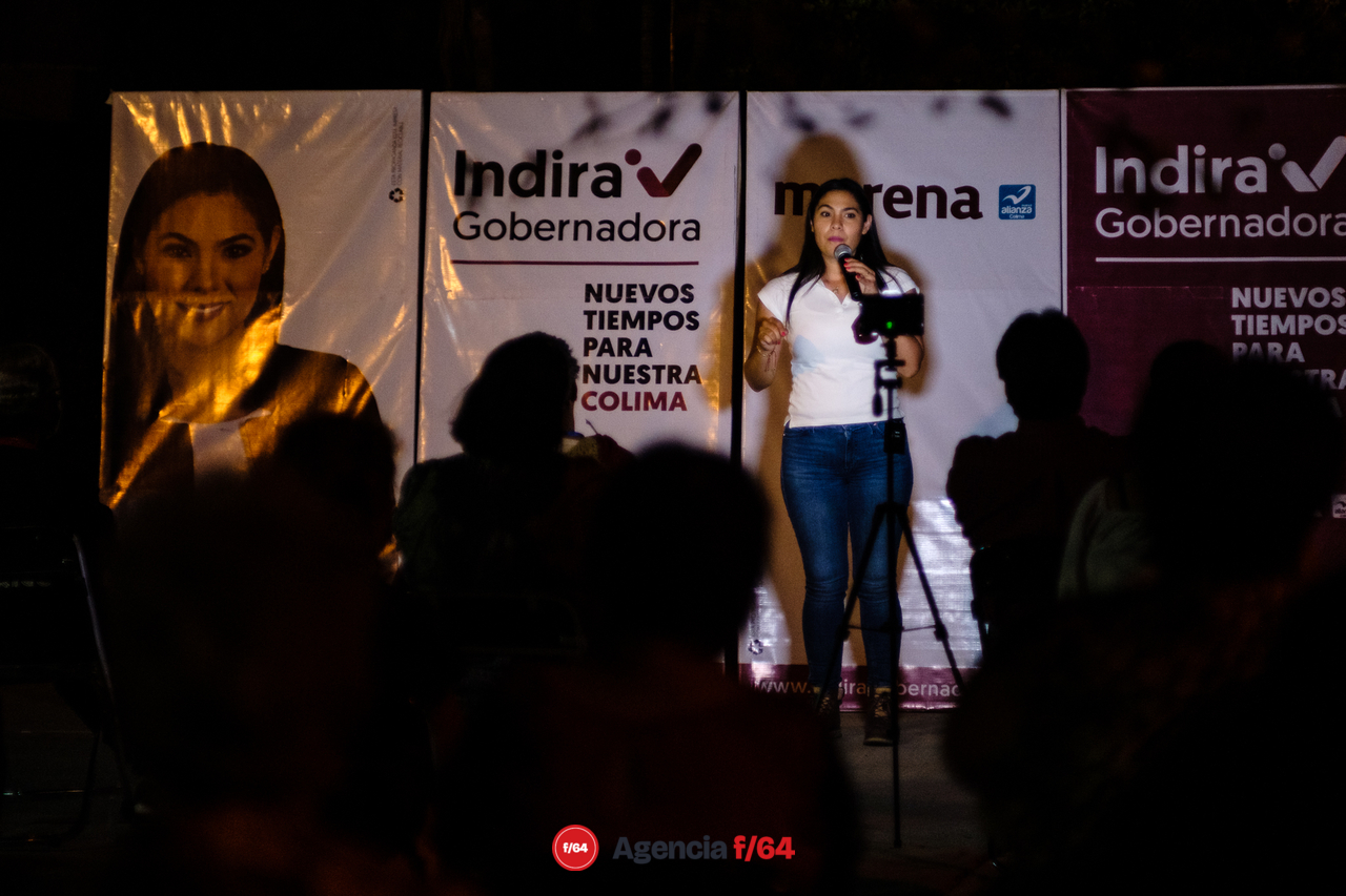 Indira Vizcaíno Silva, candidata de MORENA para la gubernatura del Estado de Colima en el Parque Juárez.