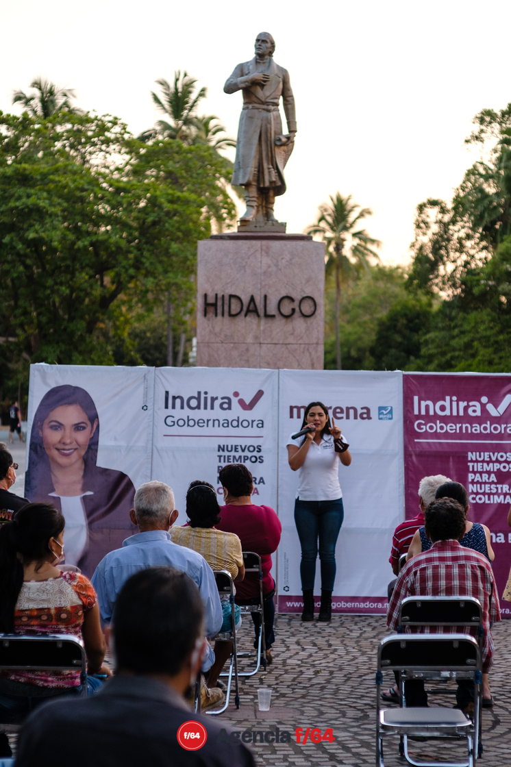 Indira Vizcaíno Silva, candidata de MORENA para la gubernatura del Estado de Colima en el Parque Hidalgo.