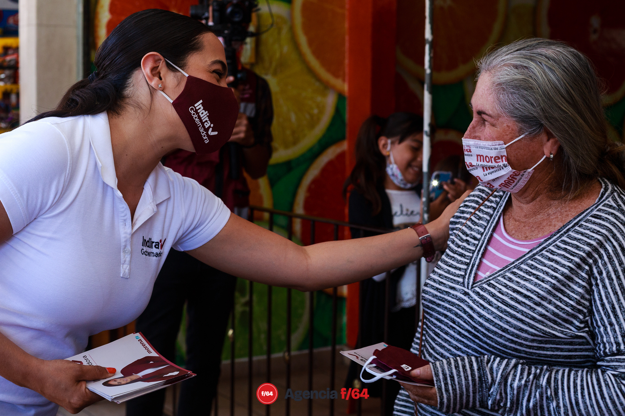 Indira Vizcaíno Silva, candidata de MORENA para la gubernatura del Estado de Colima en Mercado Obregón.