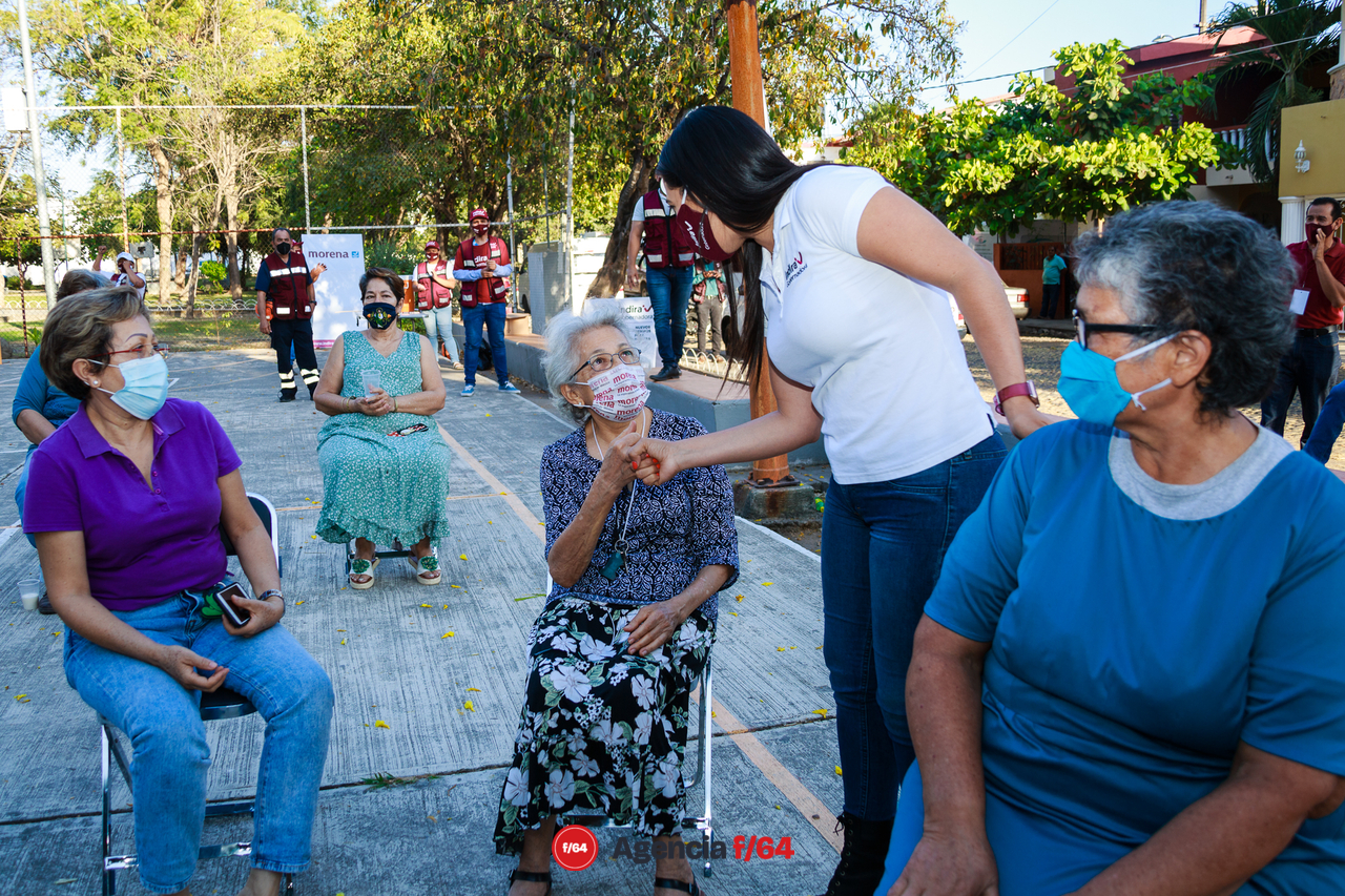 Indira Vizcaíno Silva, candidata de MORENA para la gubernatura del Estado de Colima en Los Viveros.