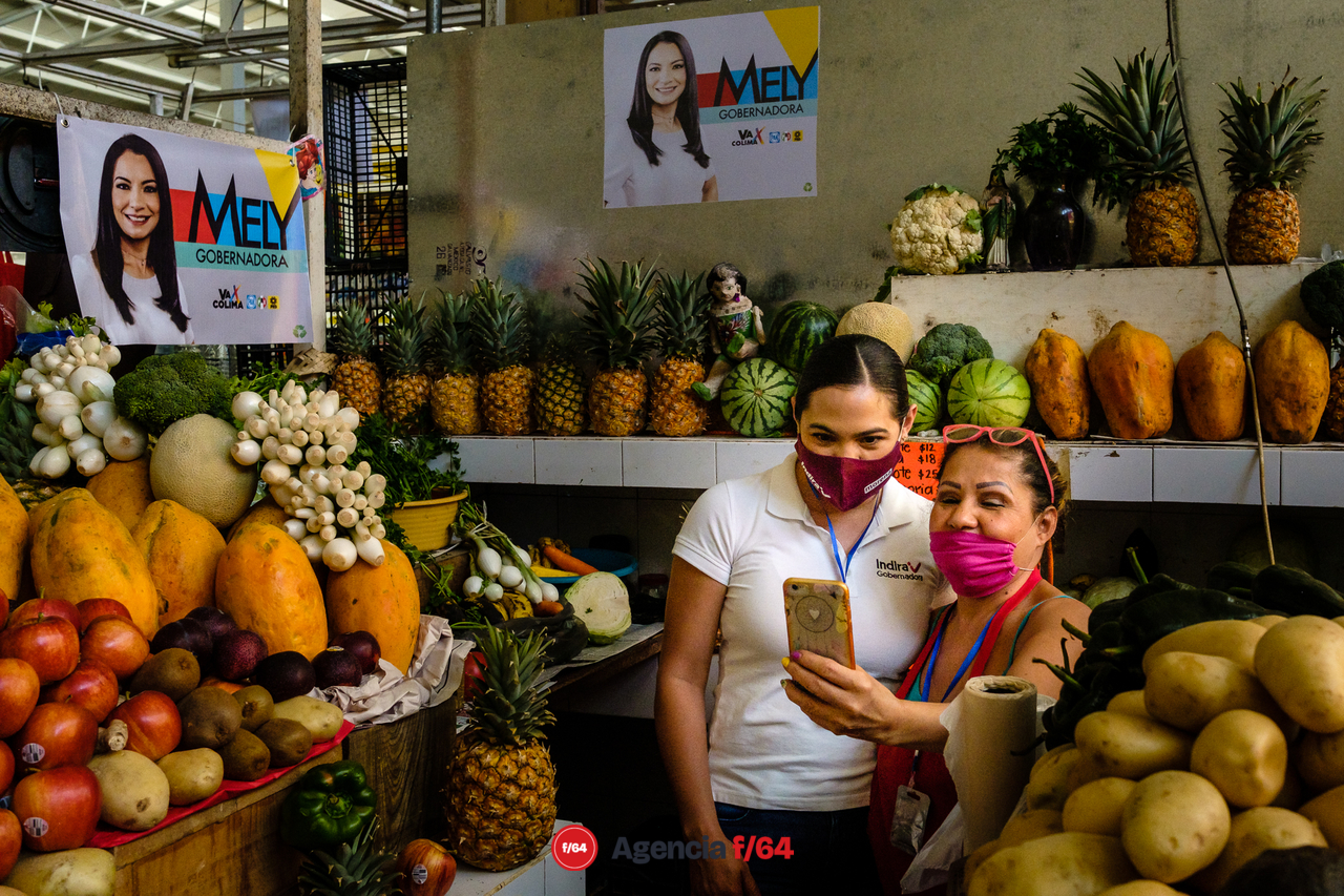 Indira Vizcaíno Silva, candidata de MORENA para la gubernatura del Estado de Colima en Mercado Obregón.