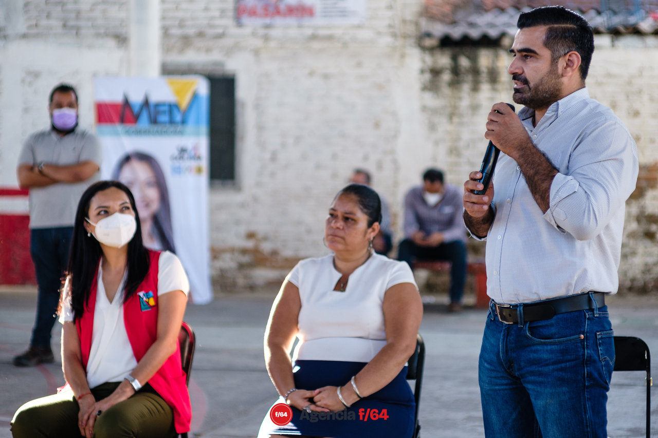 Riult Rivera, candidato a diputado federal por el distrito 1, acompaña a la candidata Mely Romero de "Va por Colima".