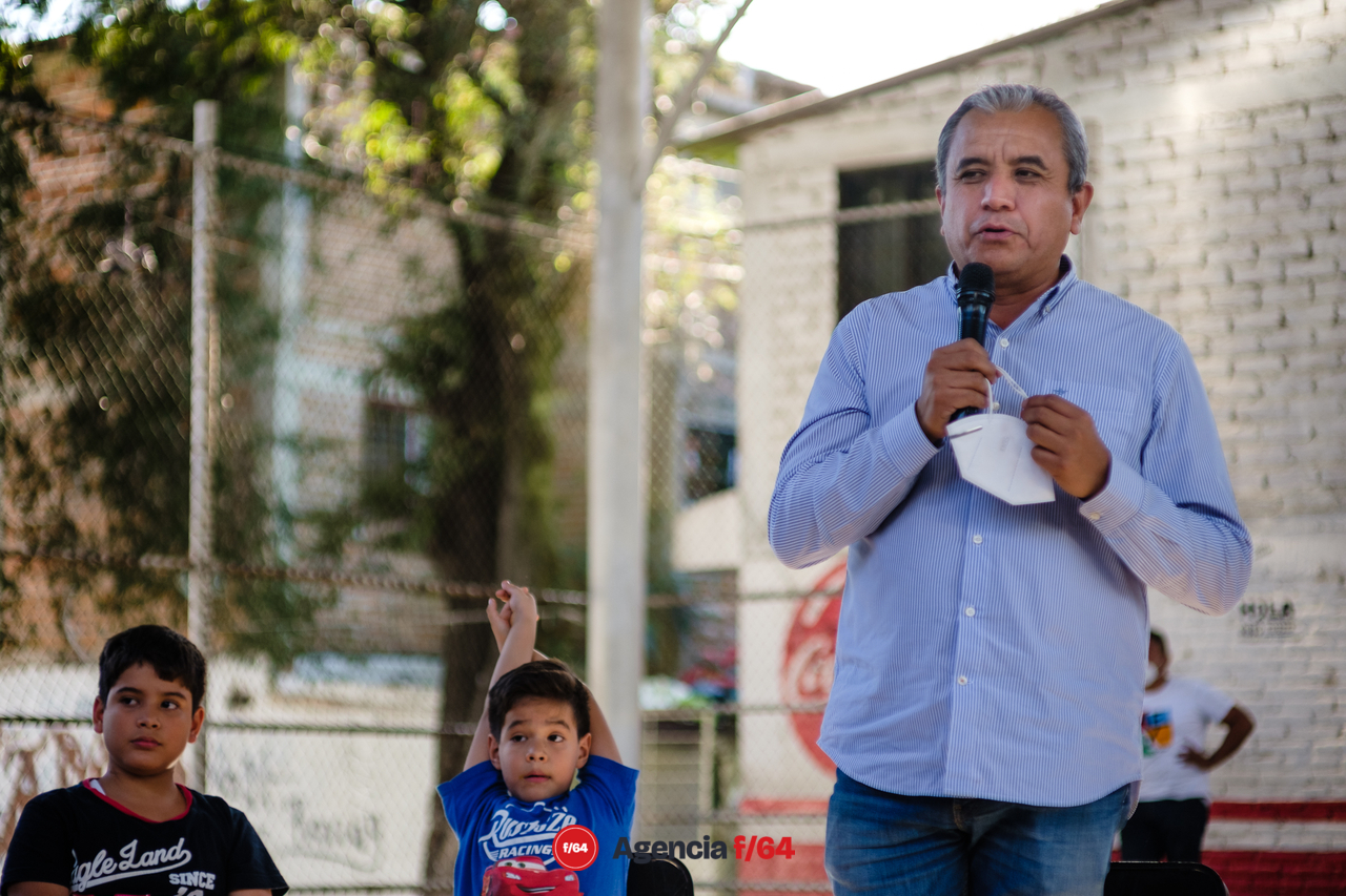 Francisco Rodríguez, candidato a diputado local por el distrito 2, acompaña a la candidata Mely Romero de "Va por Colima".