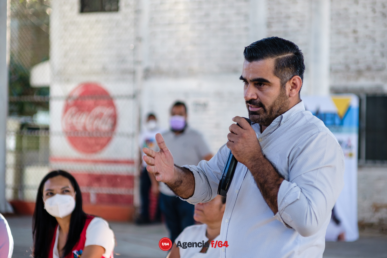 Riult Rivera, candidato a diputado federal por el distrito 1, acompaña a la candidata Mely Romero de "Va por Colima".