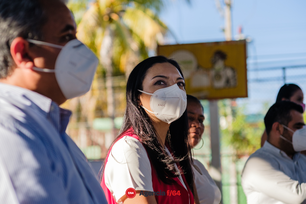 Encuentro con vecinos de Las Amarillas en la capital de estado. Los vecinos pidieron ayuda en términos de seguridad pública y servicios públicos.