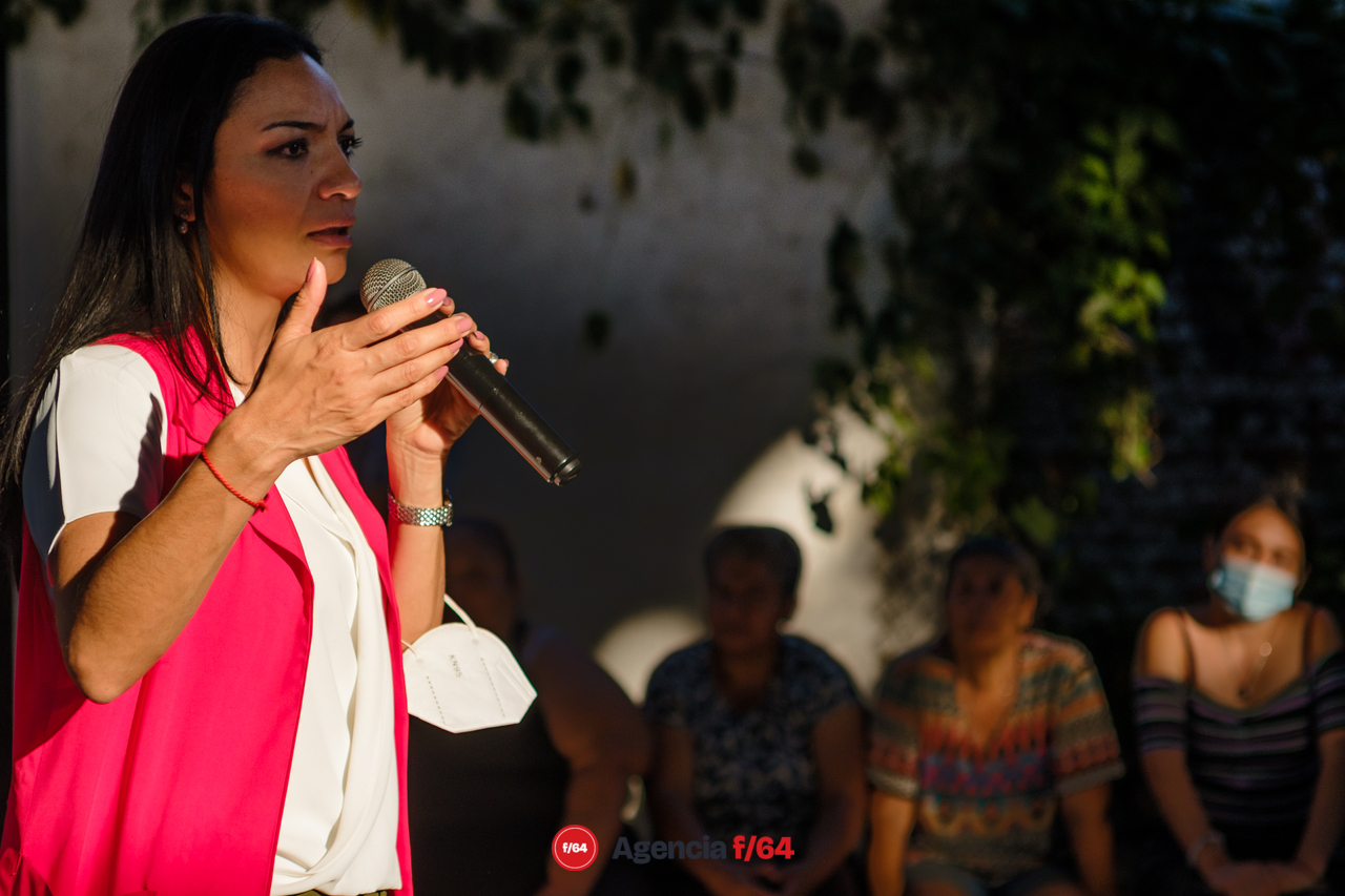 Encuentro con vecinos de Las Amarillas en la capital de estado. Los vecinos pidieron ayuda en términos de seguridad pública y servicios públicos.