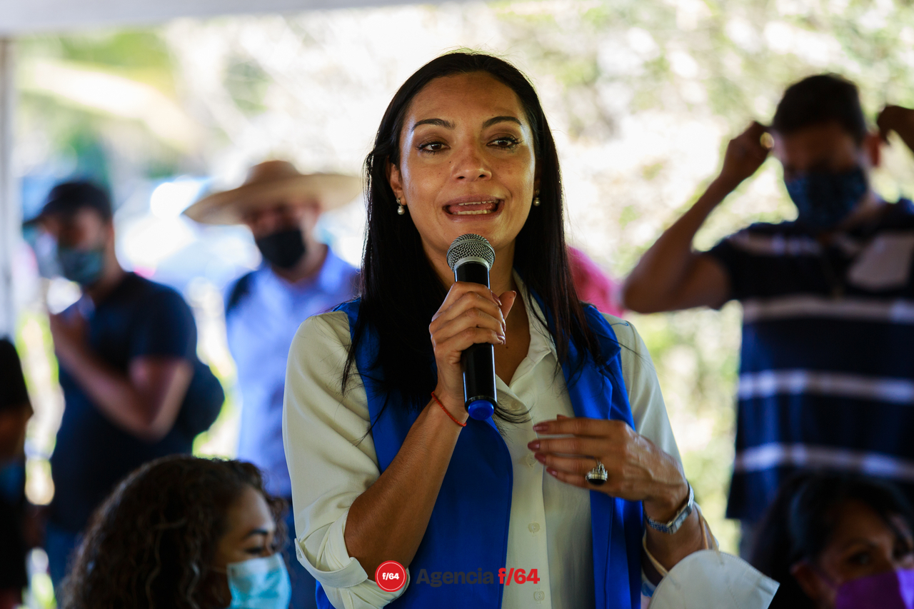 La candidata a la gubernatura de "Va por Colima", Mely Romero, se reunió con pobladores de Boca de Pascuales Tecomán.