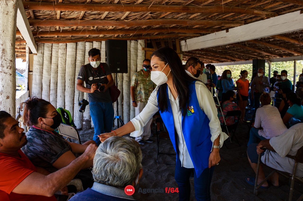 La candidata a la gubernatura de "Va por Colima", Mely Romero, se reunió con pobladores de Boca de Pascuales Tecomán.
