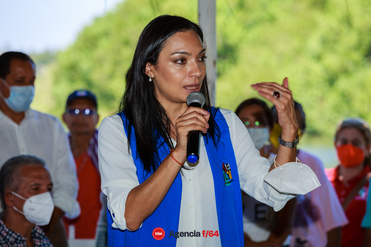 La candidata a la gubernatura de "Va por Colima", Mely Romero, se reunió con pobladores de Boca de Pascuales Tecomán.
