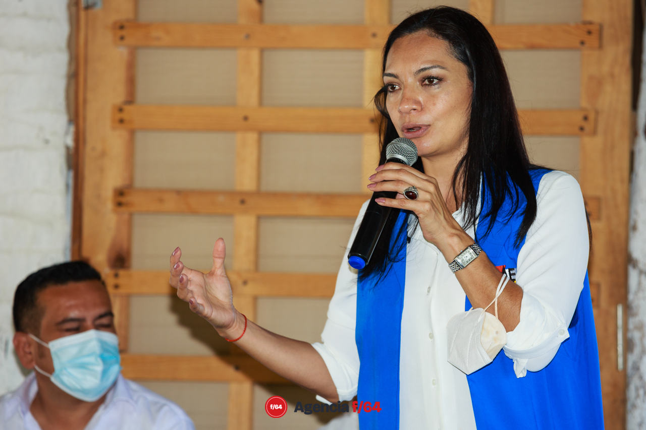 La candidata a la gubernatura de "Va por Colima", Mely Romero, se reunió con pobladores de Boca de Pascuales Tecomán.