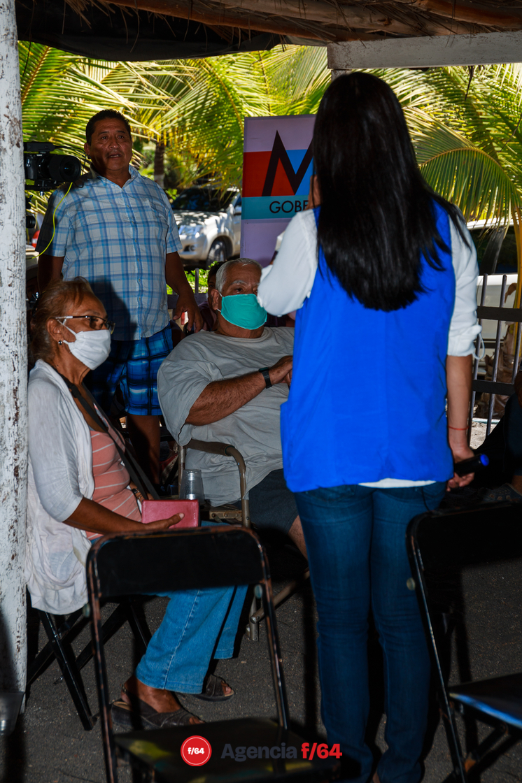 La candidata a la gubernatura de "Va por Colima", Mely Romero, se reunió con pobladores de Boca de Pascuales Tecomán.