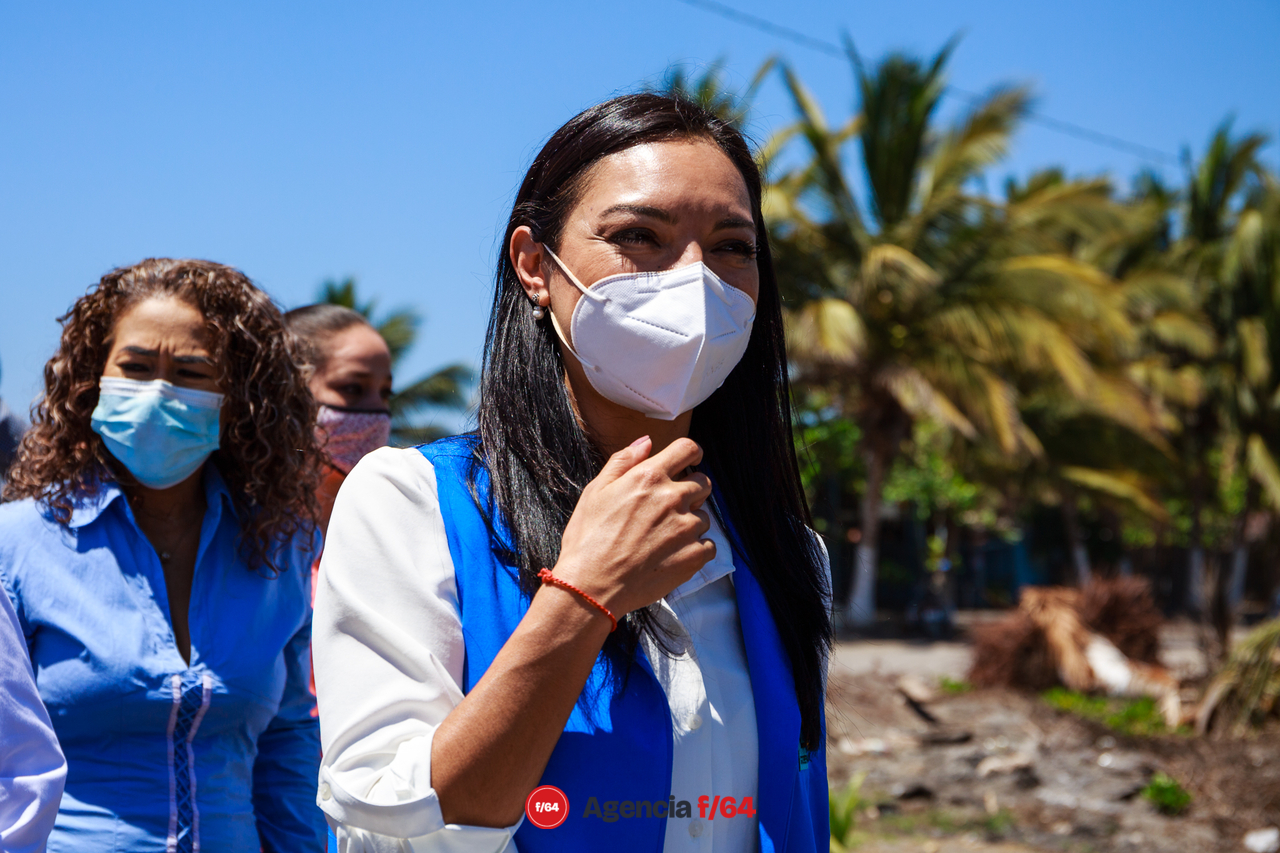 La candidata a la gubernatura de "Va por Colima", Mely Romero, se reunió con pobladores de Boca de Pascuales Tecomán.