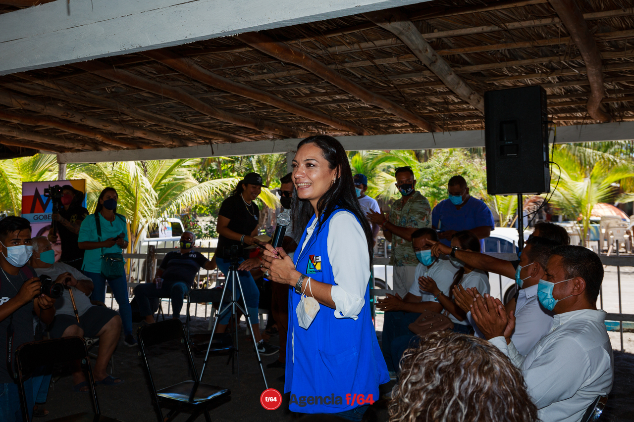 La candidata a la gubernatura de "Va por Colima", Mely Romero, se reunió con pobladores de Boca de Pascuales Tecomán.
