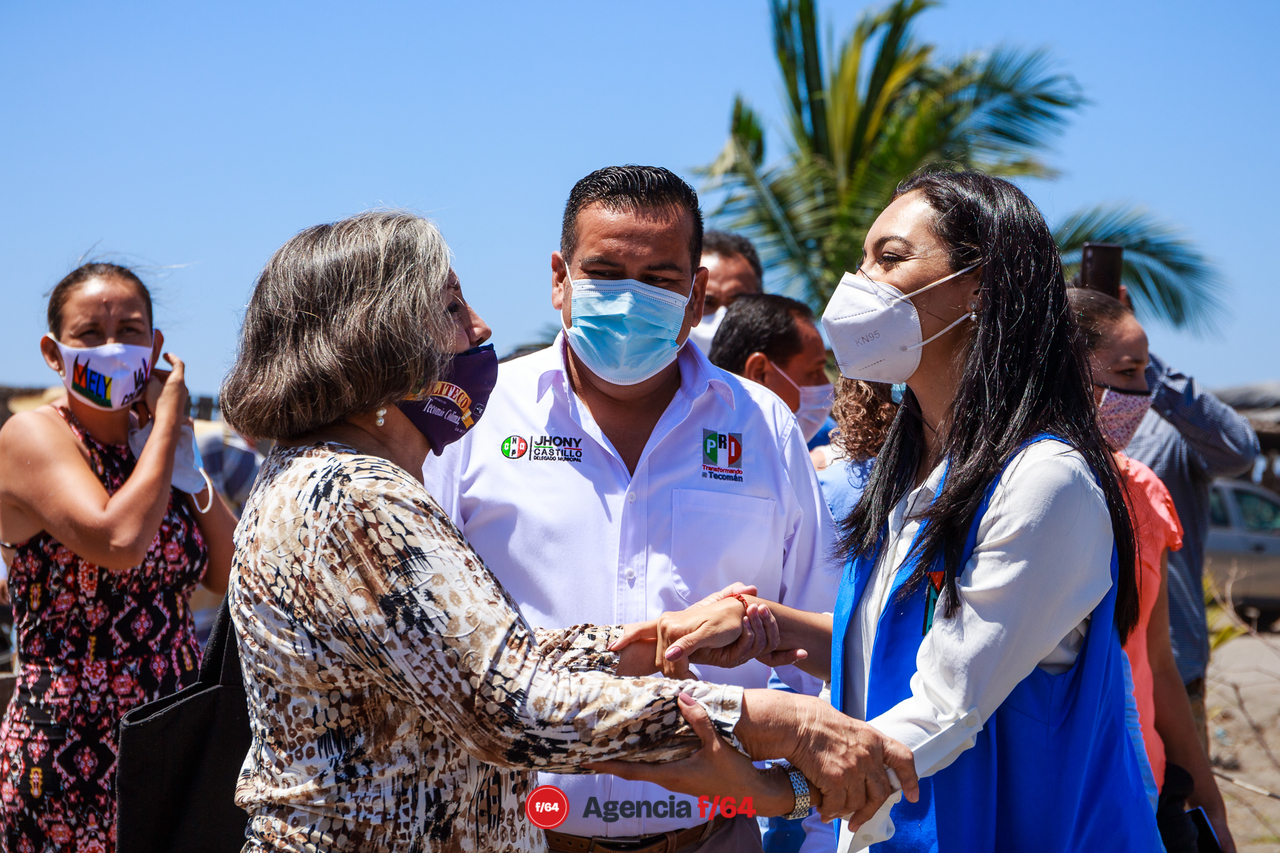 La candidata a la gubernatura de "Va por Colima", Mely Romero, se reunió con pobladores de Boca de Pascuales Tecomán.