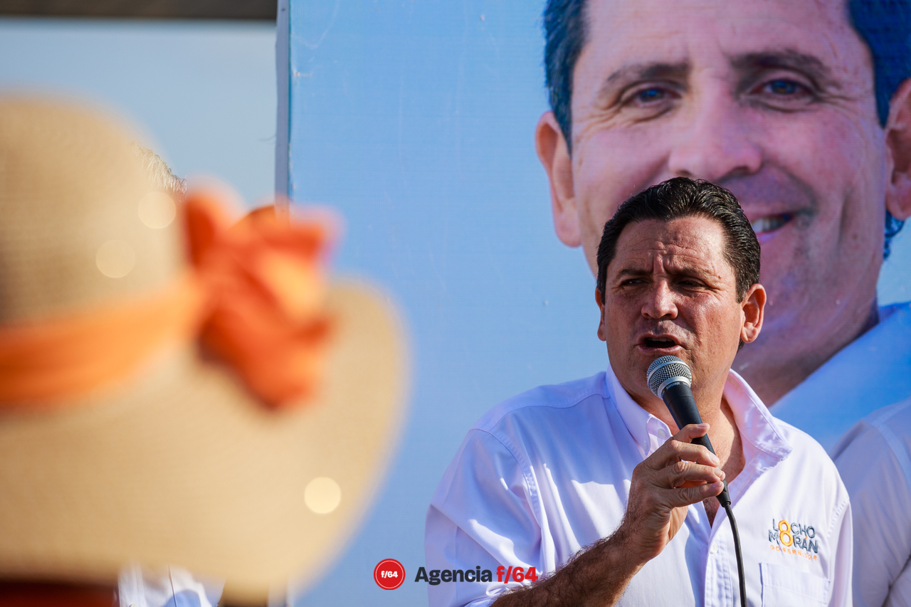 Locho Morán en mitin y caravana en Tecomán