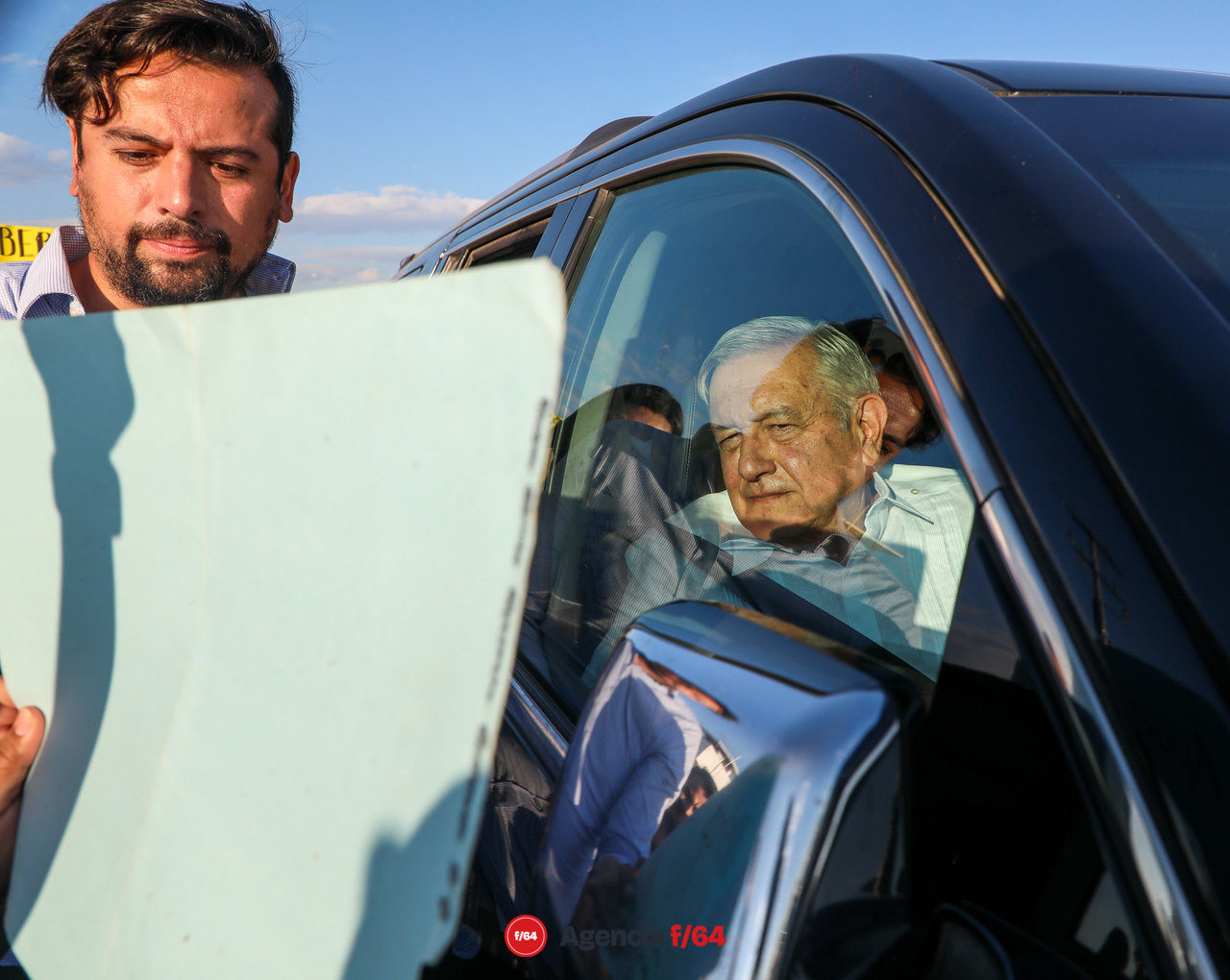 En la visita del Presidente Andrés Manuel Lopez Obrador a las instalaciones del nuevo cuartel de la Guardia Nacional en Tecoman, Colima, las manifestaciones y demandas sociales no se hicieron esperar.