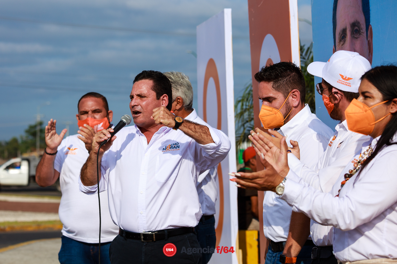 Leoncio Morán "Locho", candidato por Movimiento Ciudadano a la gubernatura del Estado de Colima en mitin y caravana por Tecomán.