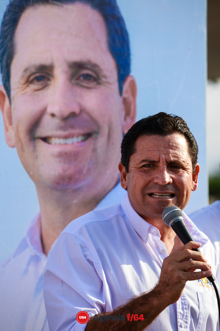 Leoncio Morán "Locho", candidato por Movimiento Ciudadano a la gubernatura del Estado de Colima en mitin y caravana por Tecomán.