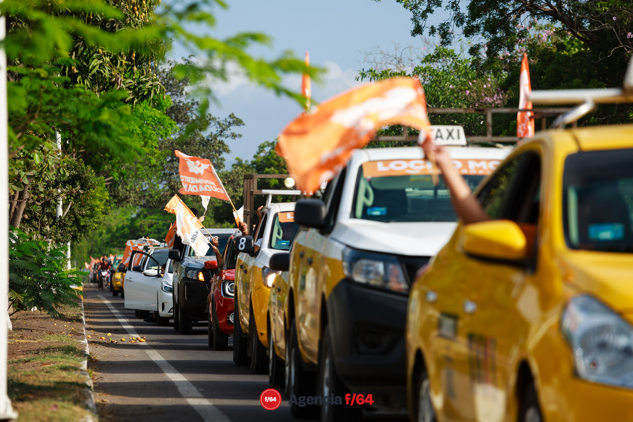 Leoncio Morán "Locho", candidato por Movimiento Ciudadano a la gubernatura del Estado de Colima en mitin y caravana por Tecomán.