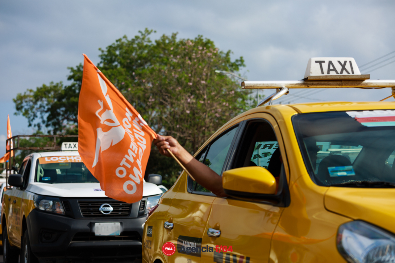 Leoncio Morán "Locho", candidato por Movimiento Ciudadano a la gubernatura del Estado de Colima en mitin y caravana por Tecomán.