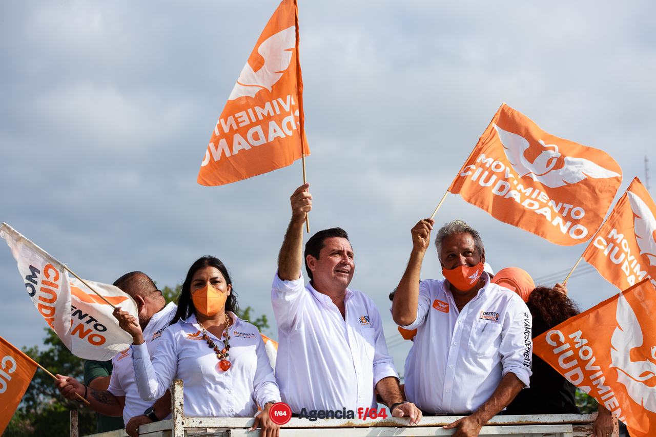 Leoncio Morán "Locho", candidato por Movimiento Ciudadano a la gubernatura del Estado de Colima en mitin y caravana por Tecomán.