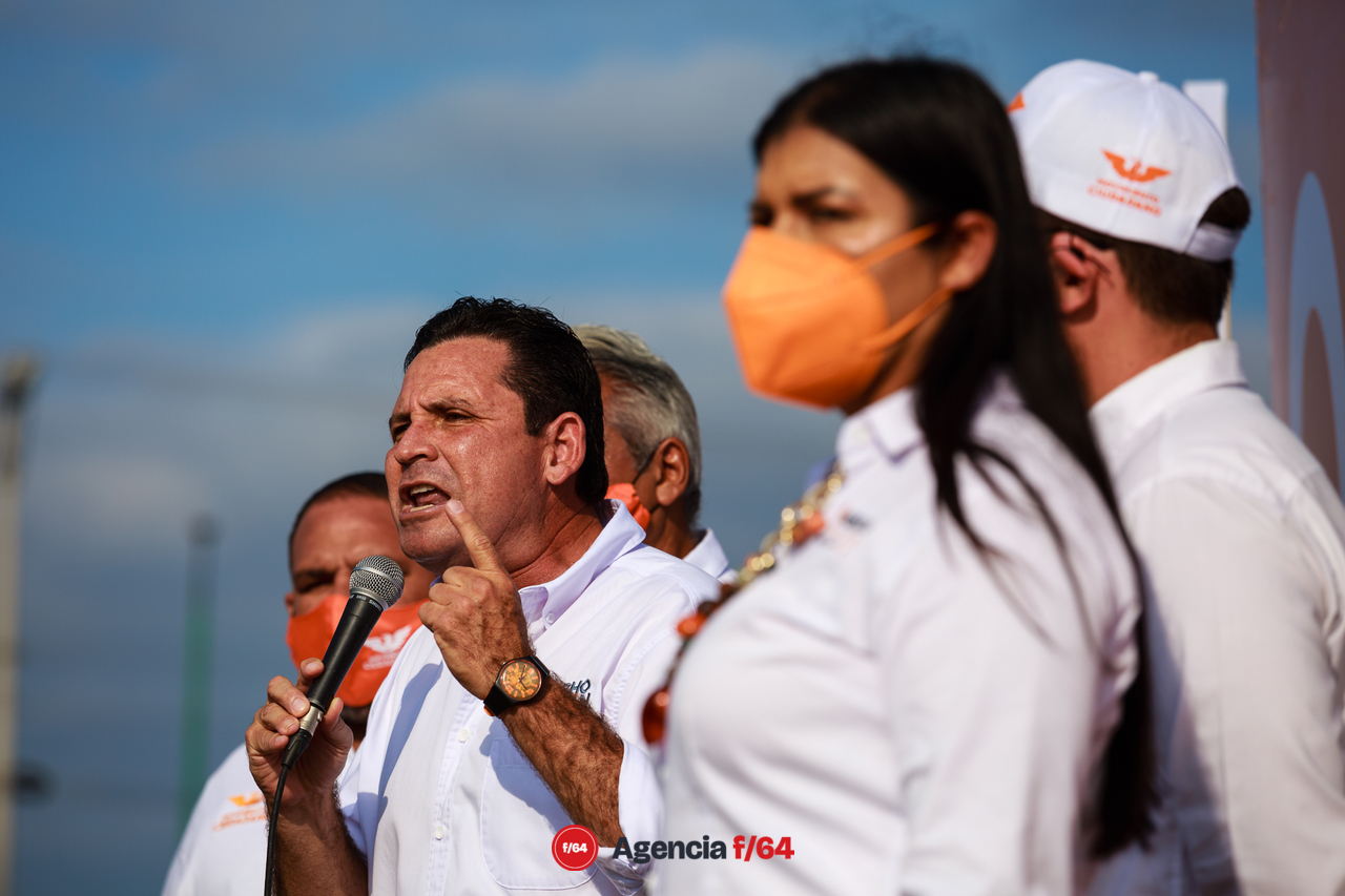 Leoncio Morán "Locho", candidato por Movimiento Ciudadano a la gubernatura del Estado de Colima en mitin y caravana por Tecomán.