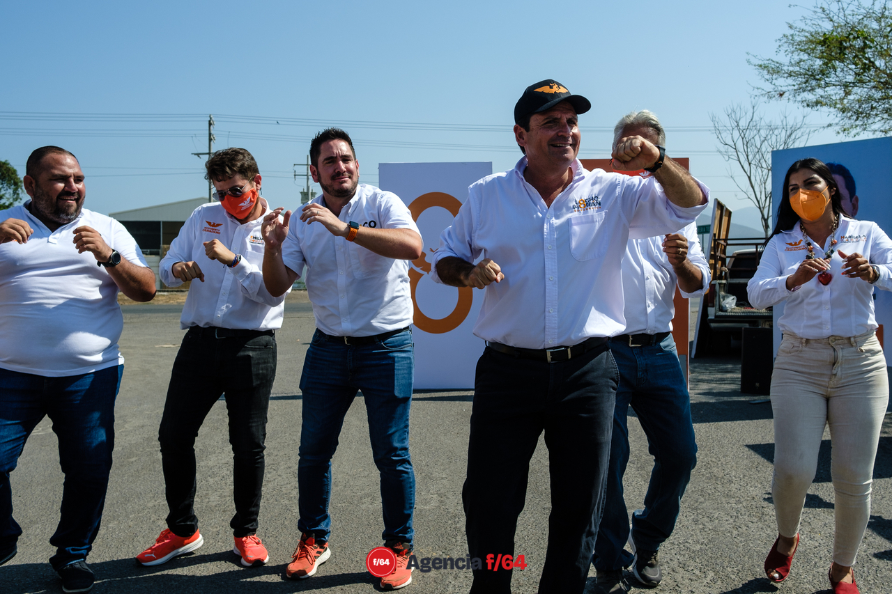 Leoncio Morán "Locho", candidato por Movimiento Ciudadano a la gubernatura del Estado de Colima en mitin y caravana por Tecomán.