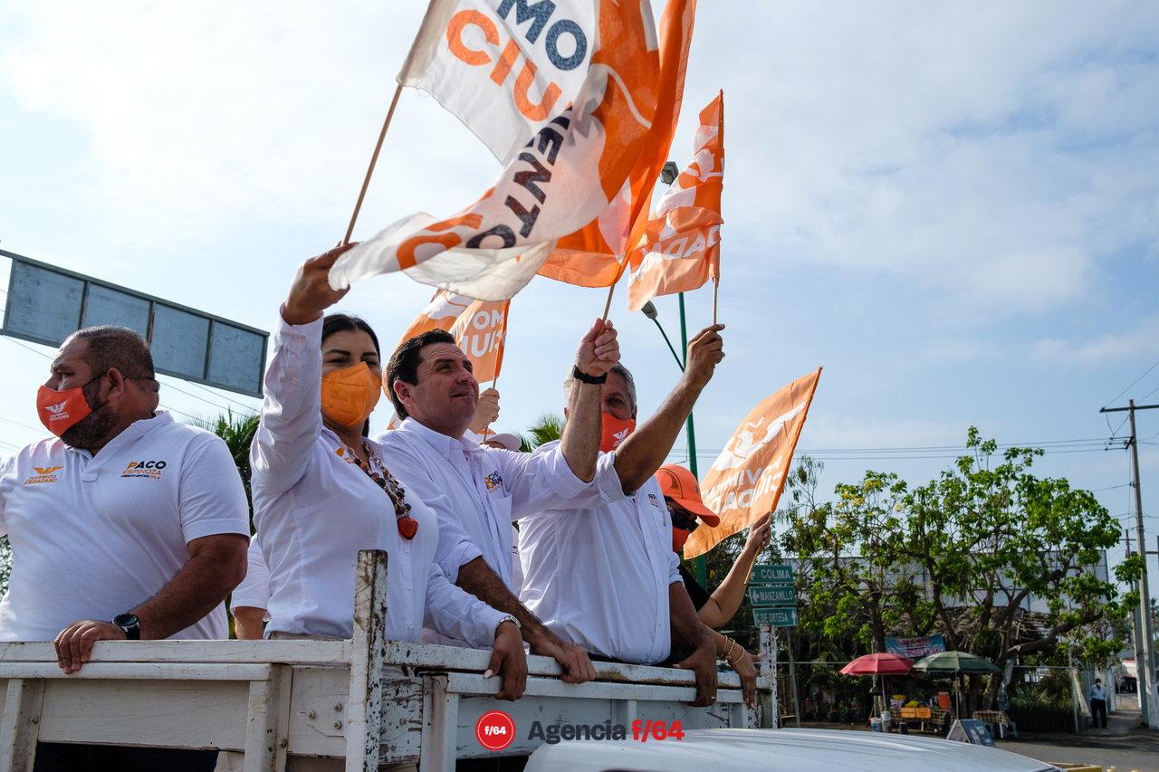 Leoncio Morán "Locho", candidato por Movimiento Ciudadano a la gubernatura del Estado de Colima en mitin y caravana por Tecomán.