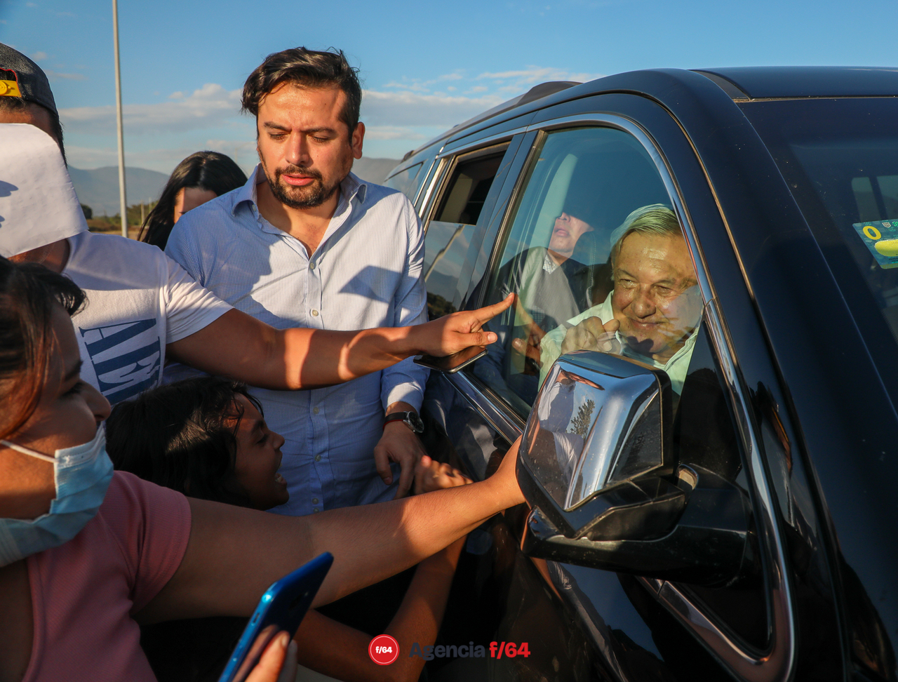 En la visita del Presidente Andrés Manuel Lopez Obrador a las instalaciones del nuevo cuartel de la Guardia Nacional en Tecoman, Colima, las manifestaciones y demandas sociales 
no se hicieron esperar.