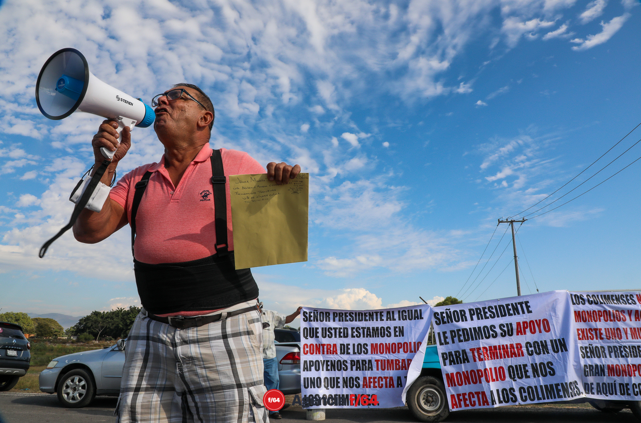 En la visita del Presidente Andrés Manuel Lopez Obrador a las instalaciones del nuevo cuartel de la Guardia Nacional en Tecoman, Colima, las manifestaciones y demandas sociales no se hicieron esperar.