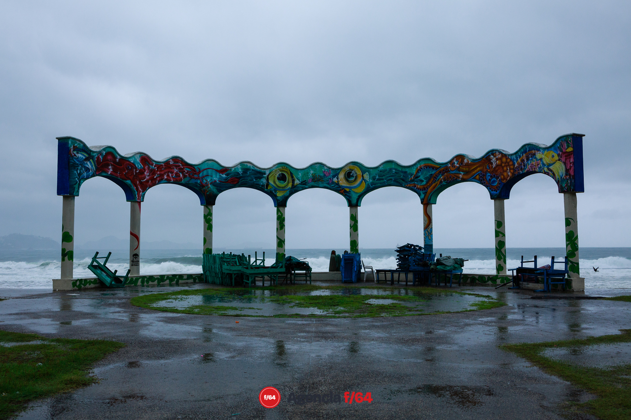Las playas cerradas en Manzanillo debido a la tormenta.