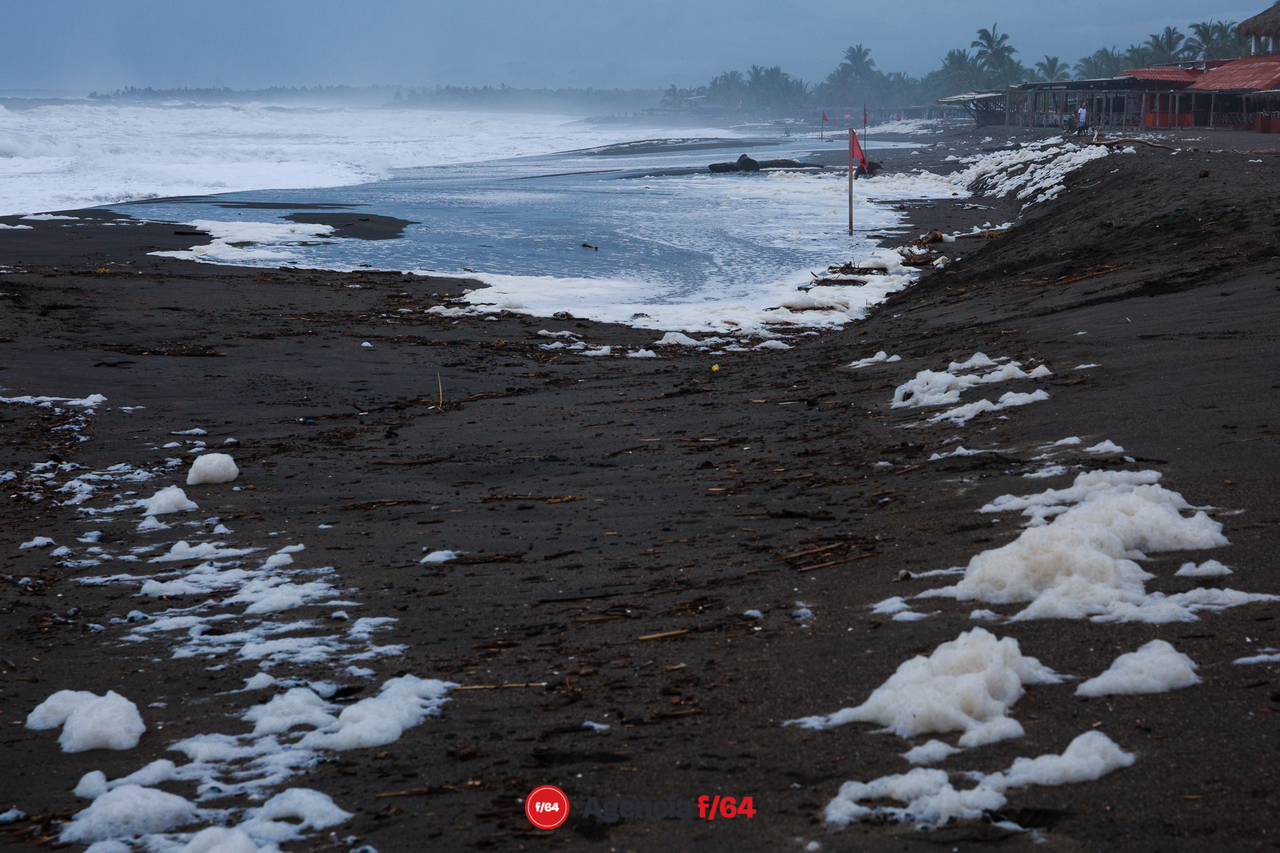 Playa en Boca de Pascuales durante tormenta.